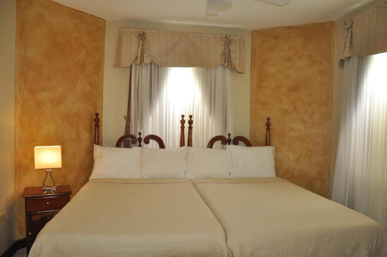 Beach Penthouse A25 Sandcastles Ocho Ríos Exterior foto