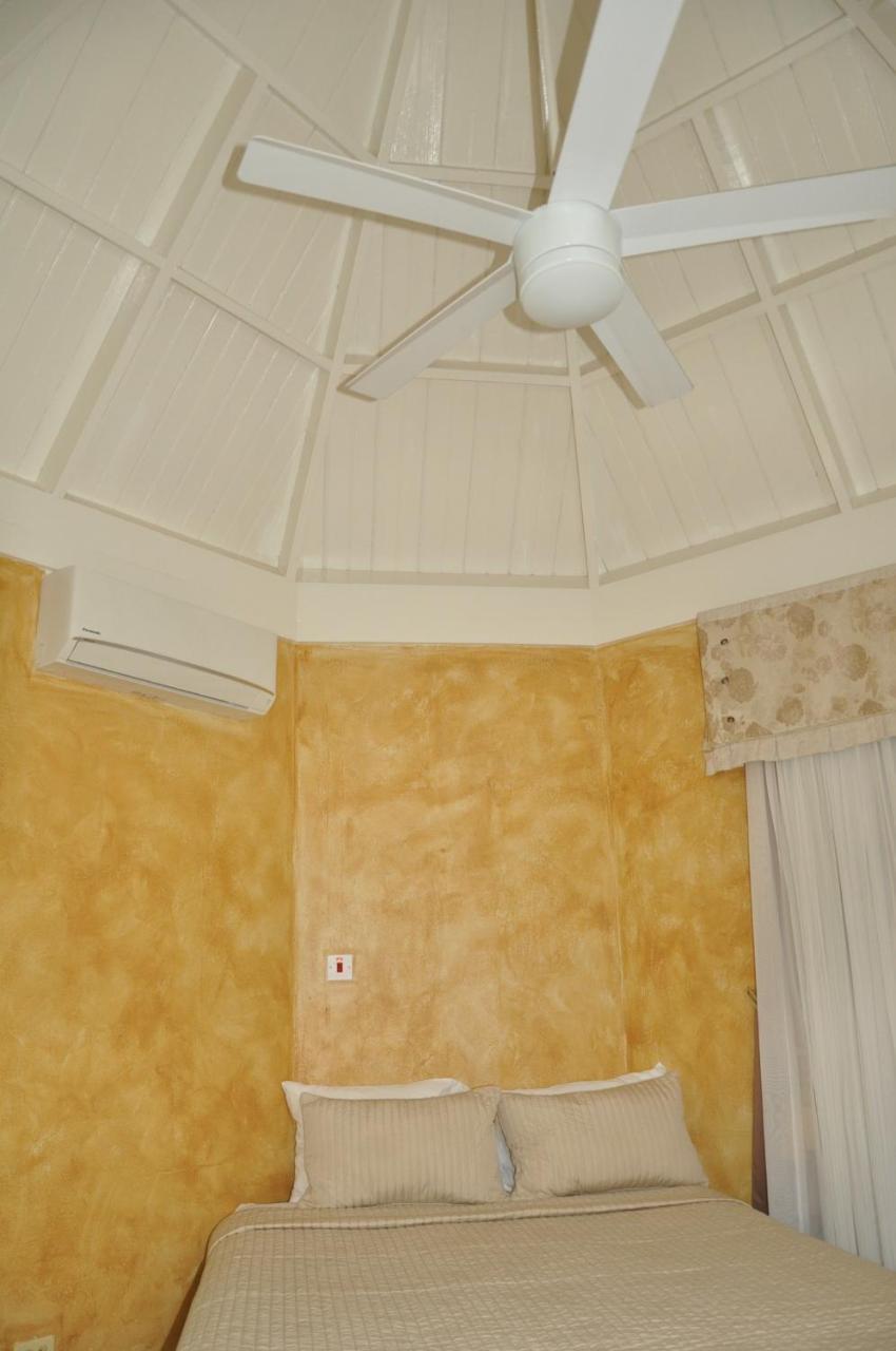 Beach Penthouse A25 Sandcastles Ocho Ríos Exterior foto