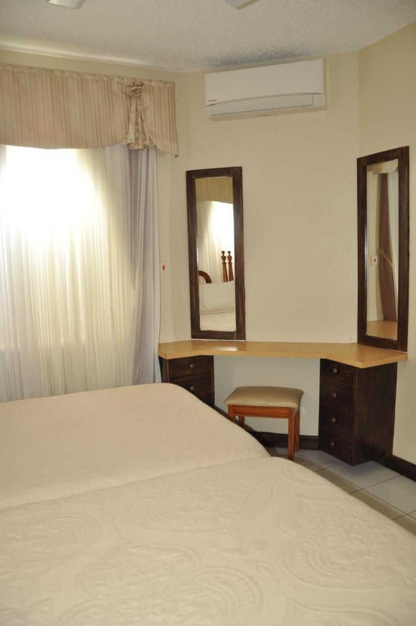Beach Penthouse A25 Sandcastles Ocho Ríos Exterior foto