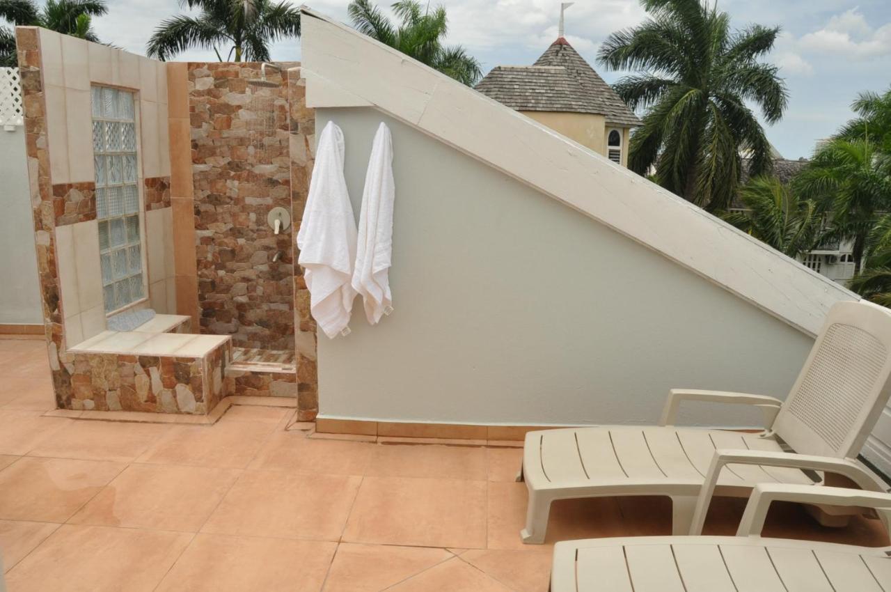 Beach Penthouse A25 Sandcastles Ocho Ríos Exterior foto